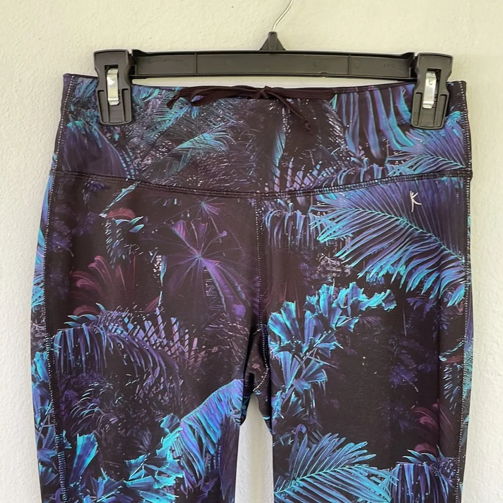 Danskin Now DriMore black purple tropical print cropped workout leggings size XS